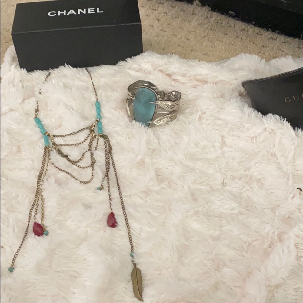 Necklace and bracelet set